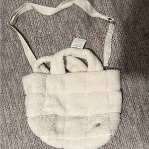 NWT Lululemon Quilted Grid Crossbody